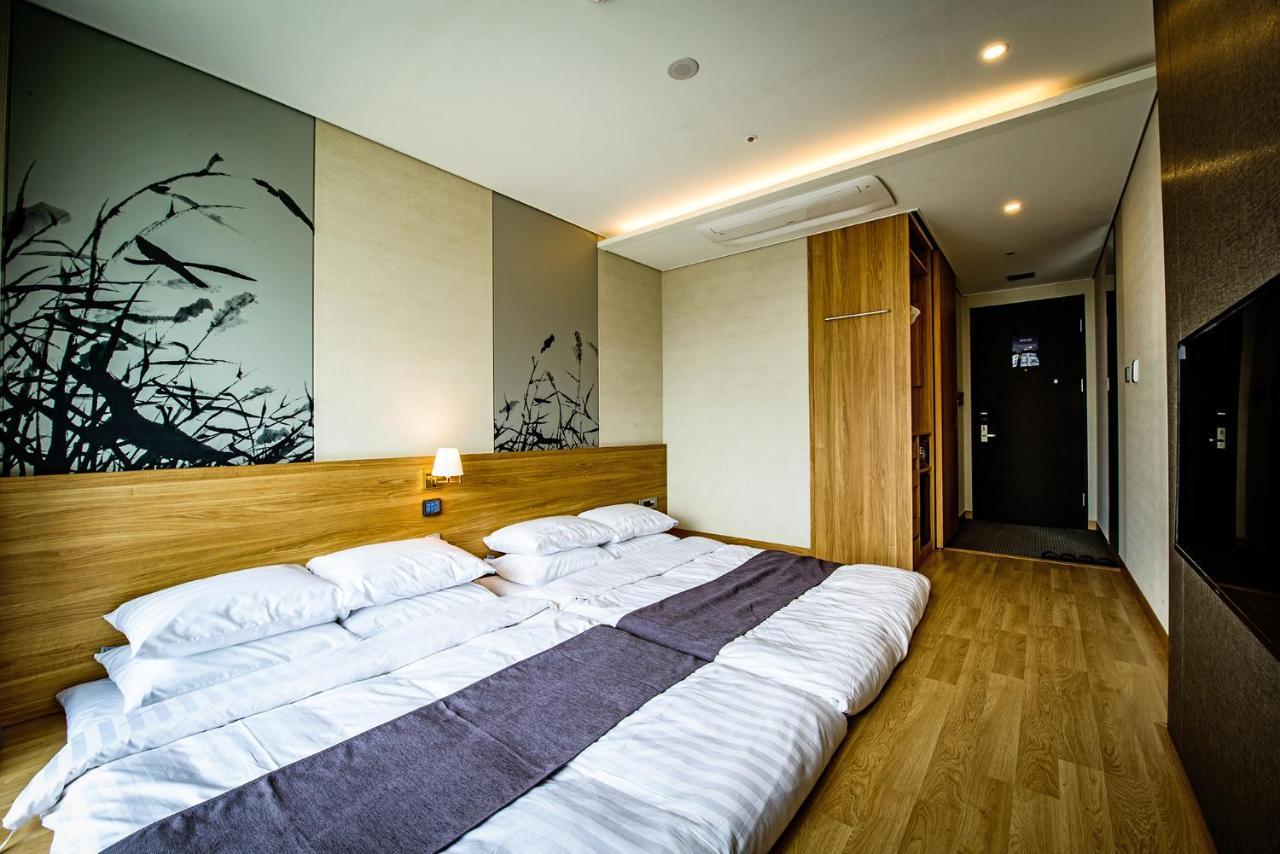 Utop Ubless Hotel Jeju Exteriör bild